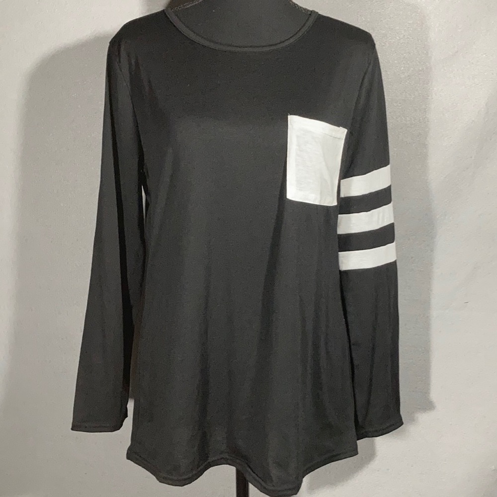 Arden Furtado Black with white color blocked long sleeve Juniors Sz XL